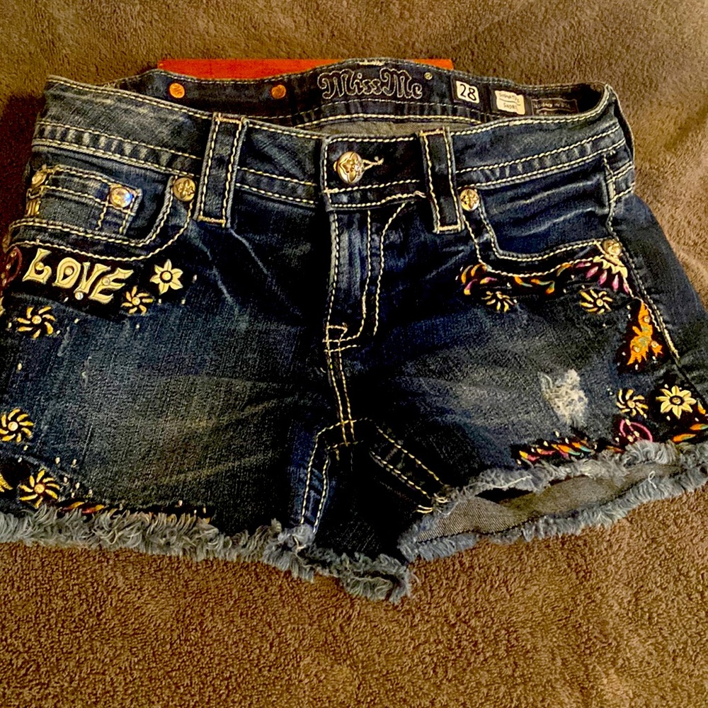 Miss Me denim shorts size 28